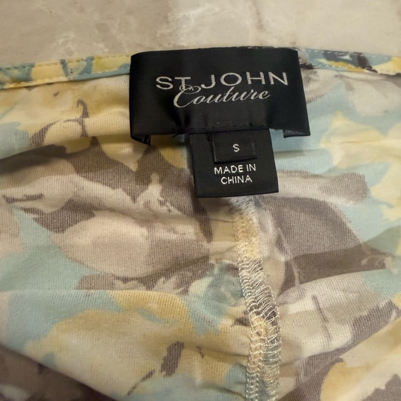 St. John Couture Floral Printed Ruched Stretch
Off-Shoulder Top sz S New - Picture 6 of 11